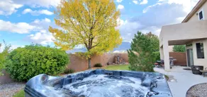 Contemporary Vacation Home 4beds+Hottub - Image 2