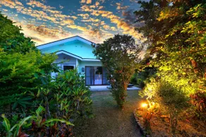 P Single-story house, convenient, quiet, 3BR, green, 2 baths + pool, free BBQ, 2 toilets - Image 3