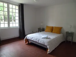 Small house in the heart of the woods - Image 3