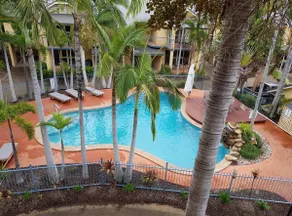 Palm Penthouse Pool View Tropical Stay - Image 2