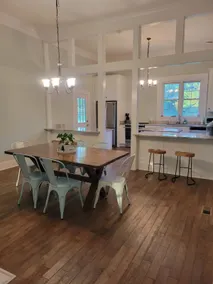 Downtown Bungalow. 2-Bedroom. Free Parking. WIFI. - Image 4