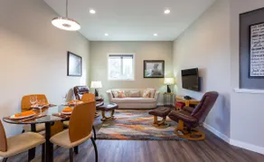 NW ..Carriage House 800 sq ft of private luxury - Image 5