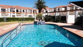 Shellys Ocean-View Apartment - Image 3