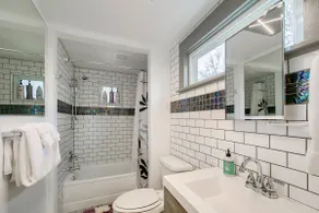 North End Luxury: Modern 1BR Near Downtown - Image 5