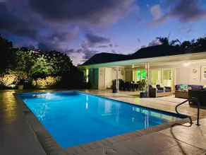 Luxury Vero Beach House, steps from private beach, fully renovated and equipped. - Image 3