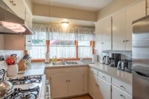 Sara's Guest House in West Vancouver - Image 5