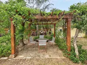 Urban Farm Cozy Cottage - Image 3