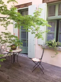Independent room on beautiful inner courtyard. - Image 3