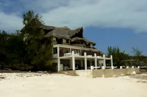 Escape to The Beach House: your private paradise! - Image 3