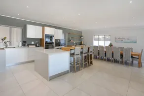 269 on Main Holiday Home - Image 3