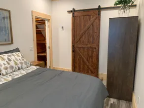 The Treehouse at 11 Gables Ludlow – Hot tub, Dining, Shopping & Okemo Shuttle - Image 5