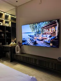 M1003| cosy studio with 75” screen! Self check in. - Image 2