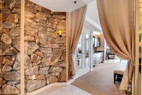 [Game of Thrones] 180-degree Strip View w/Balcony - Image 5