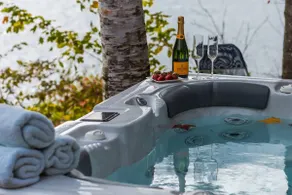 Waterfront Luxury Villa, Luxury Chalet, SPA, WiFi+ - Image 3