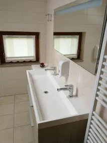 Apartment with mountain view - Image 4