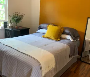 Bright & Cheerful Northtown Guest House - Image 5