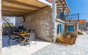 Old Stone House Apartment With A Heated Pool - Image 3