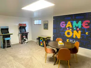 Theater-Arcade-Close to Downtown-Peaceful Retreat! - Image 2