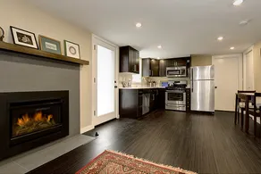 Private Modern 2BR flat, NE Seattle, great reviews - Image 2