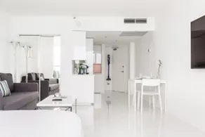 New 17th Floor Beachfront 180º Oceanview Apartment - Image 3