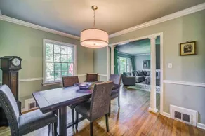 New King Bed, pet friendly, private& peaceful. - Image 4