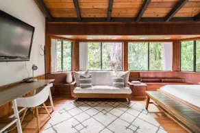 Spacious Tropical Master Guest Suite - Image 4