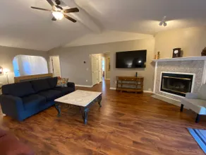 Mandarin Pet Friendly Fenced in Yard Sleeps 8 - Image 3