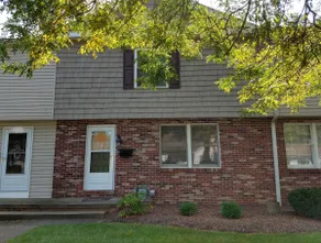 Perfect Townhouse Close to College and Downtown - Image 2
