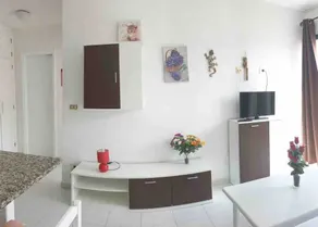 Appartement de vacances \"Silent Flat\" avec vue sur les montagnes, piscine et terrasse. - Image 2
