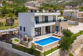 Beautiful Villa La Familia - Image 2