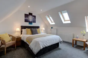 School House Annexe Anstruther, King-sized bedroom - Image 4