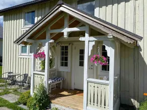 Charming older farmhouse - Image 4