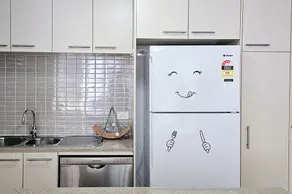 Tranquil unit in CANberra. Free Garage Parking. - Image 2