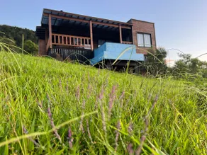 Cottage with a view of the canyon and a heated pool - Image 3