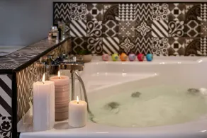 Luxury apartments with a hot tub - Image 4