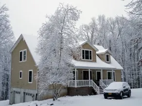 Beautiful,4 bedroom chalet with indoor fireplace. - Image 5