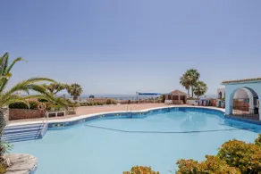 Maison \"Nerja Capistrano Villa\" avec vue sur la mer, Wi-Fi, jardin, terrasse et piscine partagée. - Image 3