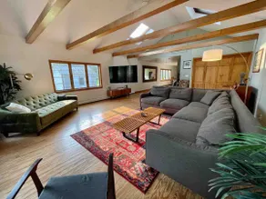 Farmhouse: cedar hot tub, fire pit, pond - Image 3