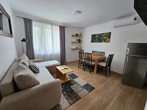 Woodnotes Apartment with outside patio - Image 2