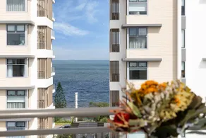 Modern unit 300m to beach & restaurants - Image 5
