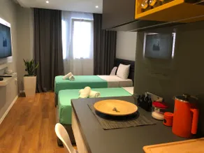 Air | Cosy Apt near City Center w/ Garden 1GBWifi - Image 2