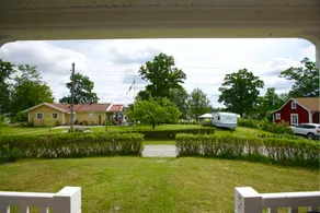 Cosy house with lake view - Image 3