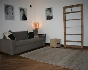 Bright luxury furnished art apartment - Image 2