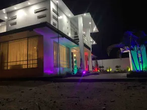 Modern, spacious, safe and quiet house - Image 2