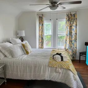 MidMod up2BR w/office steps from Canal & dwntwn NT - Image 3