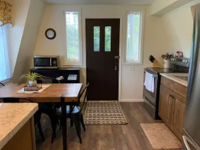 Cheerful 1 bedroom Riverfront A-Frame - Image 2