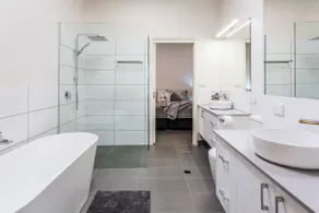 Luxury Riverwalk Retreat - Image 2