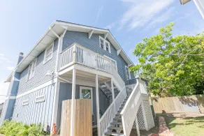 Blue House by the Beach - Upstairs Unit - Image 4