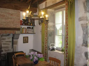 CHARMING HOUSE, ROMANTIC SETTING - Image 3