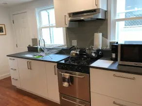 Private, Renovated Lakeshore Area Apartment - Image 3